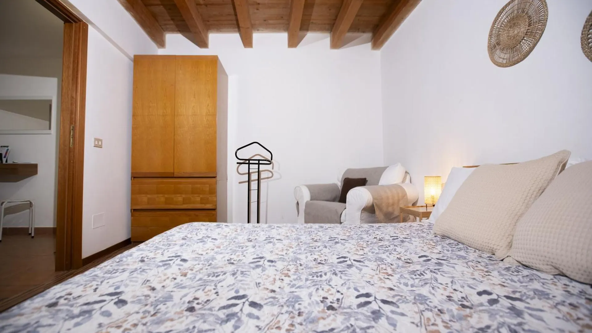 Montesanto 13 Apartman Palermo Olaszország